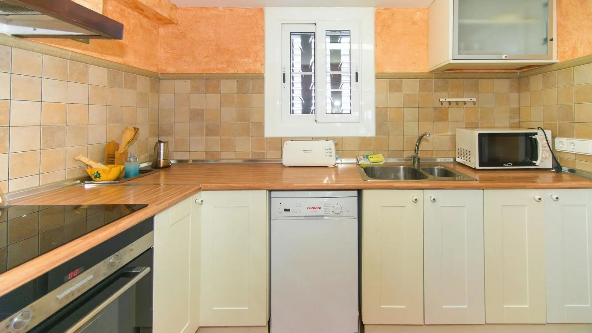 Holiday home Welcs Casa Adosada 241 Emp Con Terraza Al Canal Empuriabrava Spain