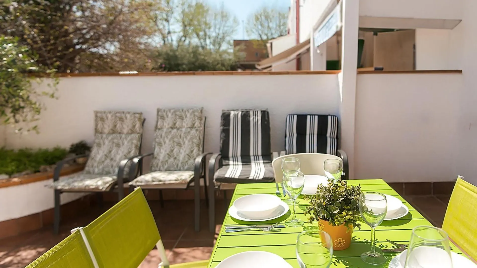 Holiday home Welcs Casa Adosada 241 Emp Con Terraza Al Canal Empuriabrava Spain