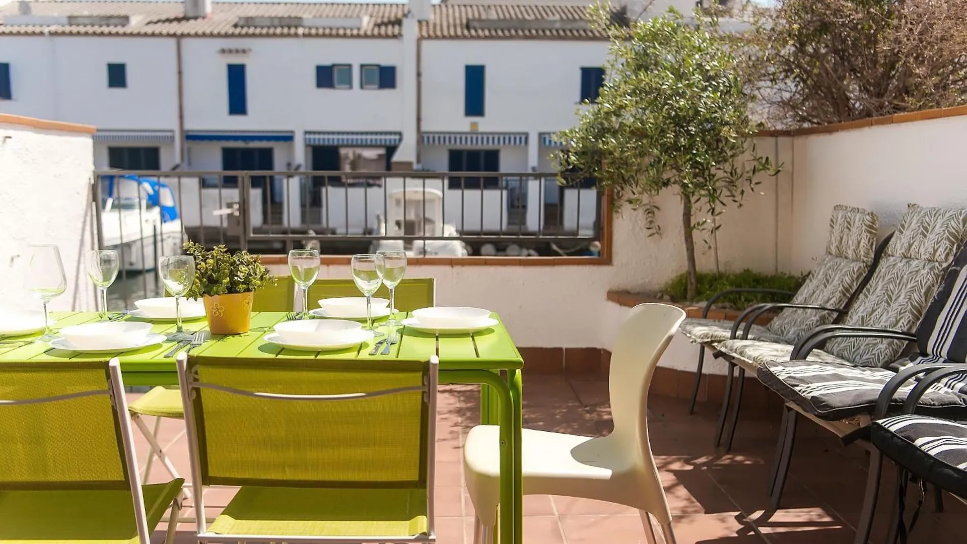 Welcs Casa Adosada 241 Emp Con Terraza Al Canal Empuriabrava Holiday home